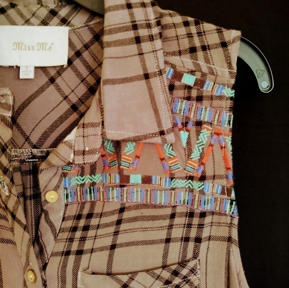 𝅺PLAID top with southwest embroidery - Picture 2 of 4